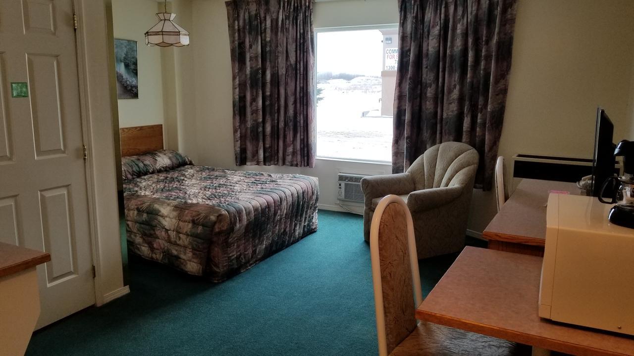 Western Budget Motel Cold Lake Kültér fotó